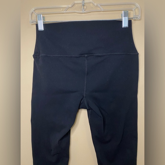 ALO Yoga Black High-Waisted Airbrush Capri Leggings - Picture 9 of 11